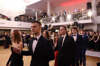 Uczniowie II LO w Wieluniu studniówkę mają już za sobą!